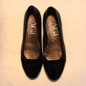 AGL ballet with patent cap toe